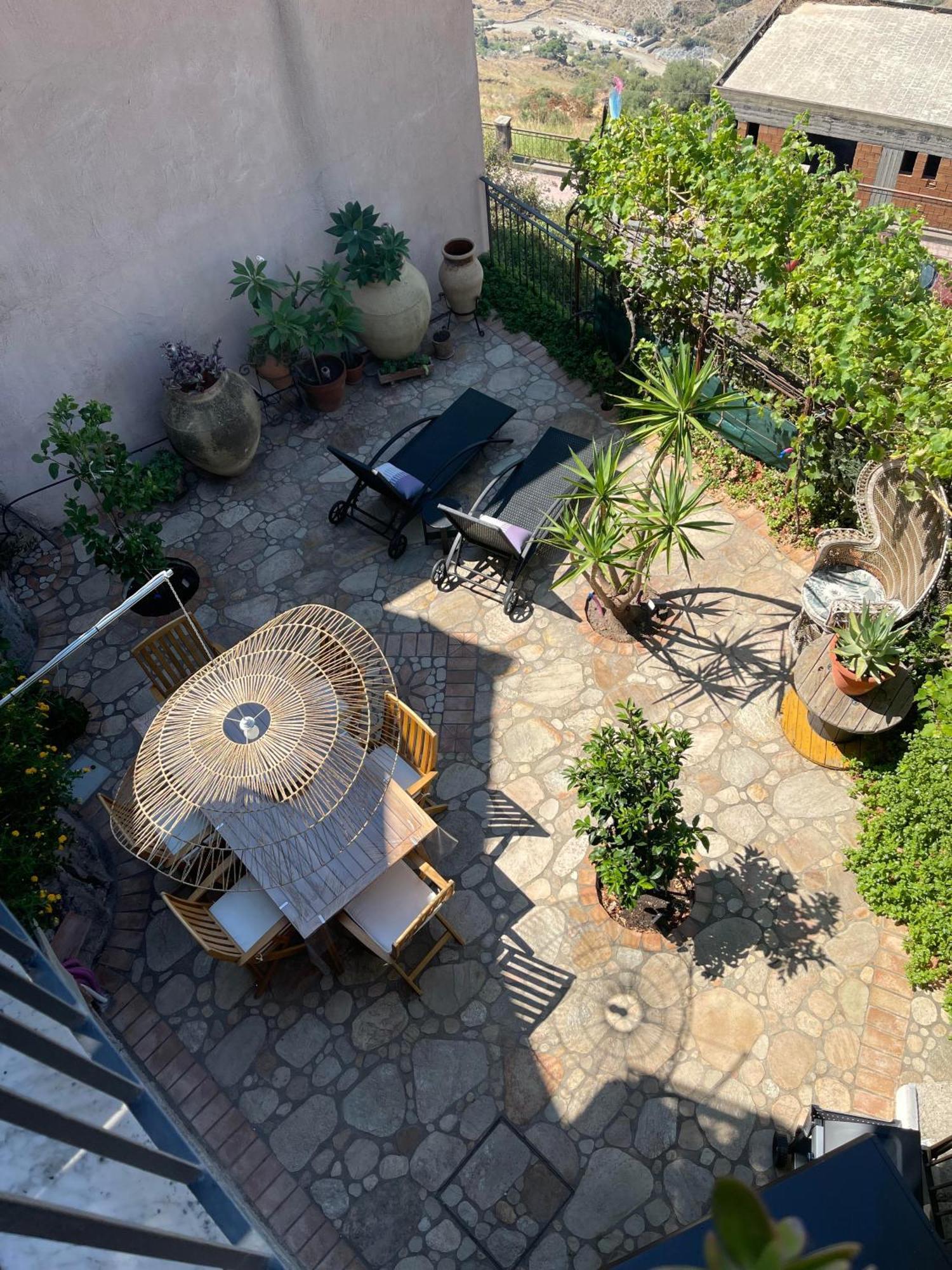 Villa The Secret Garden Forza dʼAgro Esterno foto